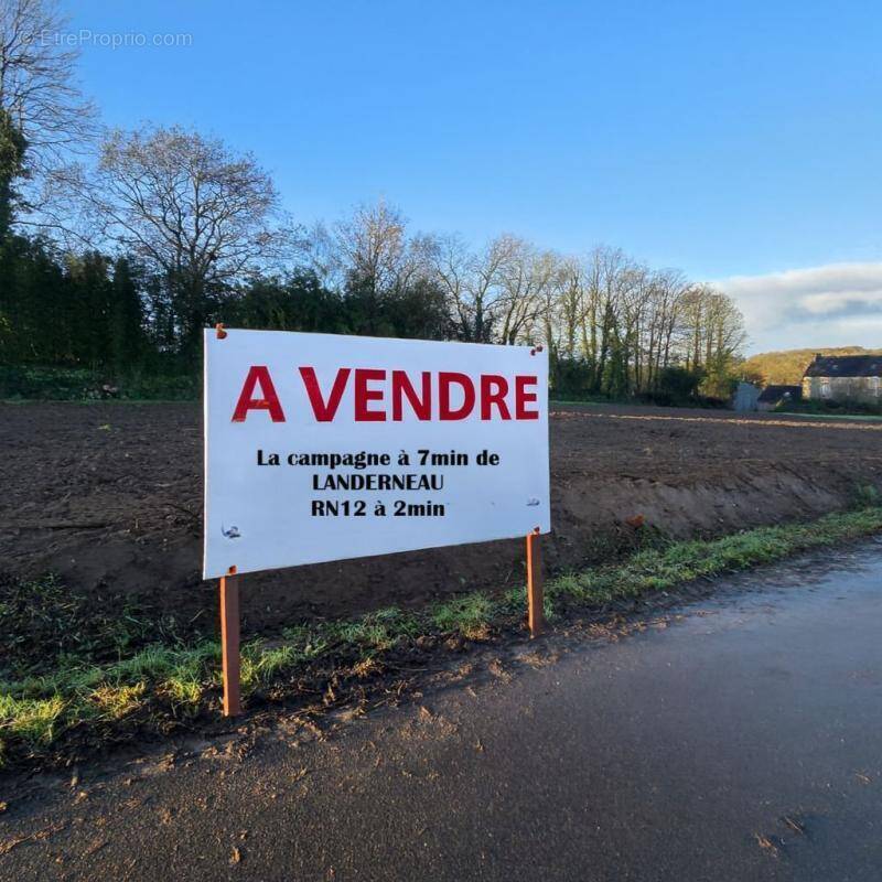 Terrain à LANNEUFFRET