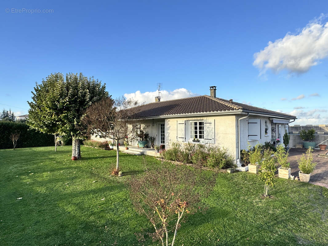 Maison à BARBEZIEUX-SAINT-HILAIRE