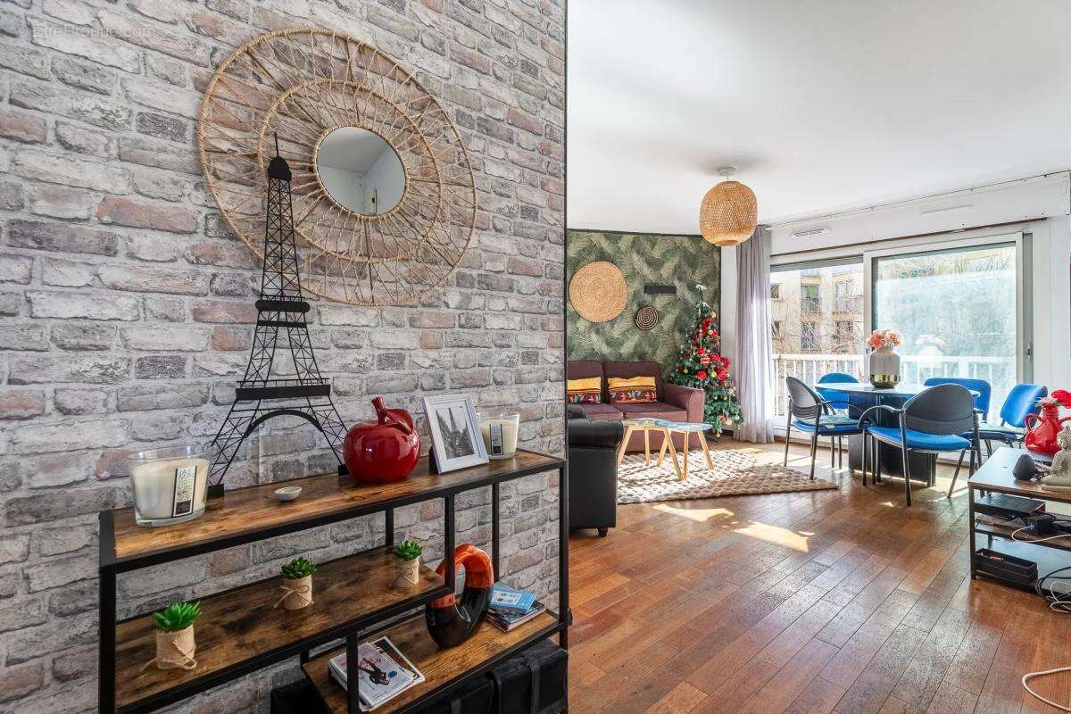 Appartement à PARIS-18E