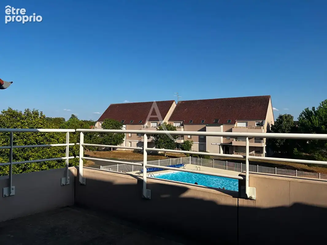 Appartement T2 avec balcon et piscine - Résidence Aquilon à Lux (71100) - photo 2