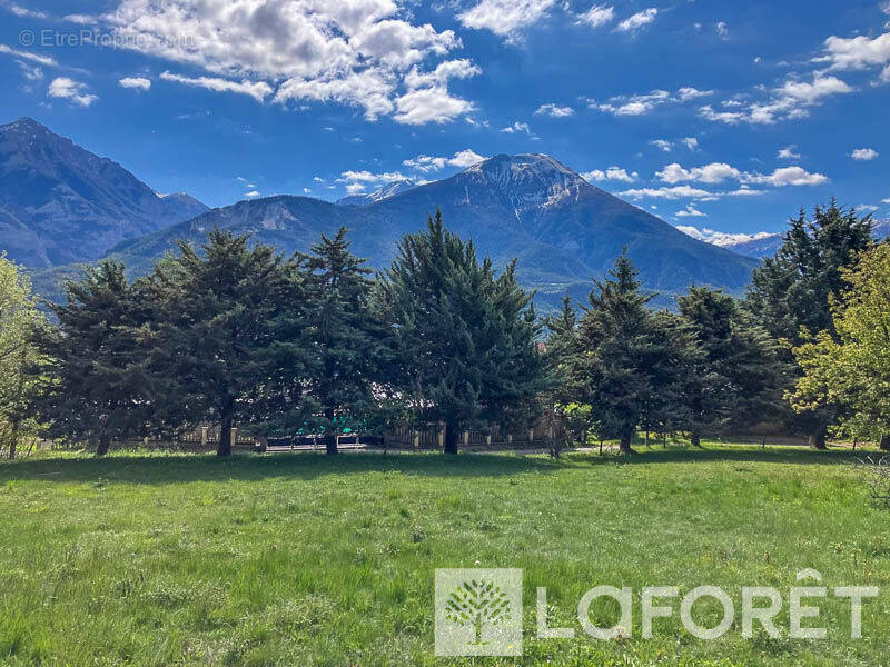Terrain à CHATEAUROUX-LES-ALPES