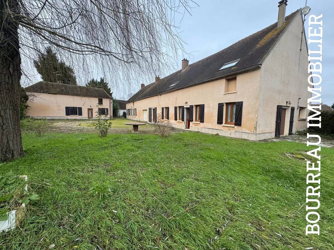 Maison à LA CELLE-SAINT-CYR
