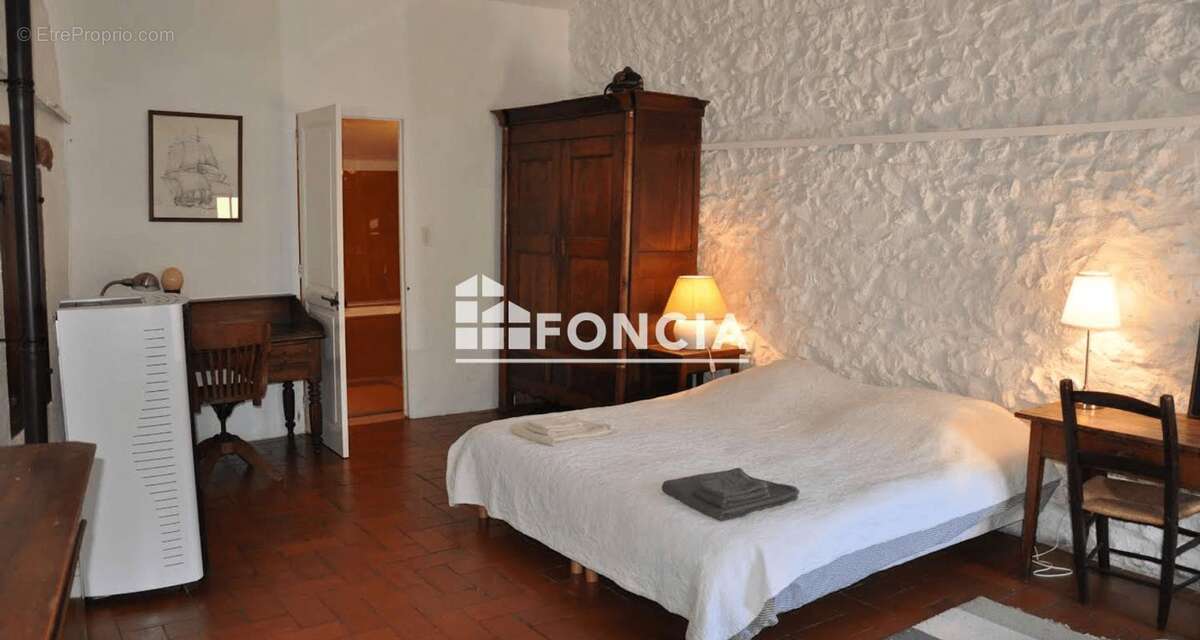 Maison à CHATEAUNEUF-MIRAVAIL