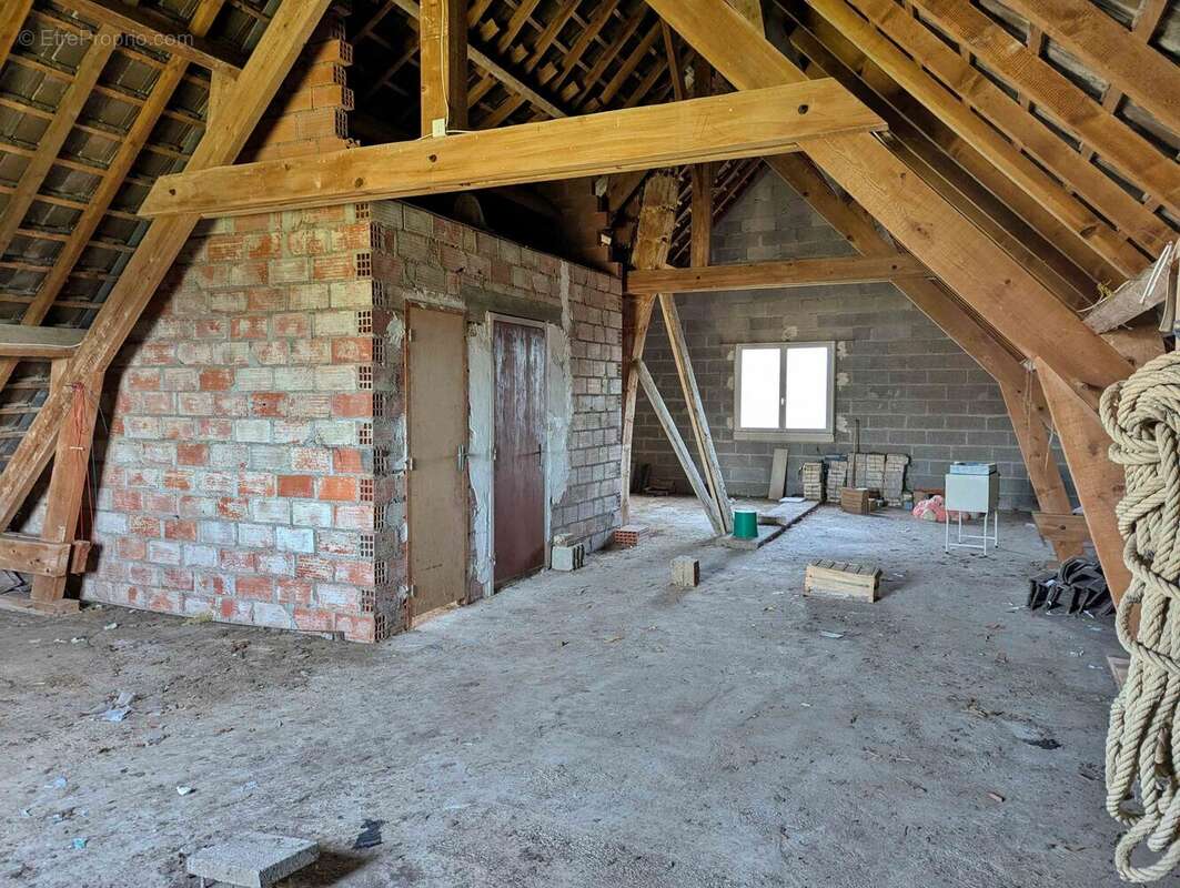 étage aménageable maison à Mailly le Château - Maison à MAILLY-LE-CHATEAU