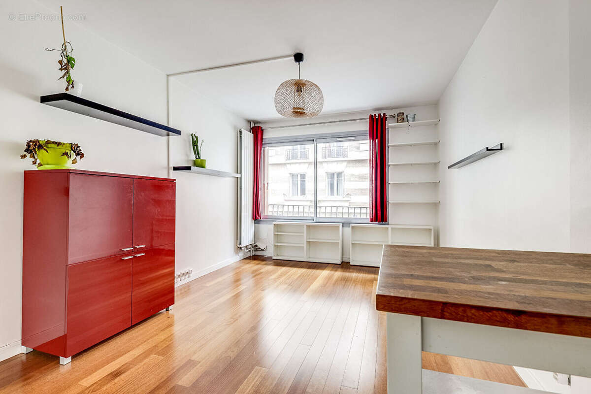 Appartement à PARIS-14E