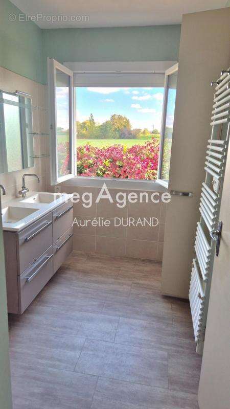 Maison à PINS-JUSTARET