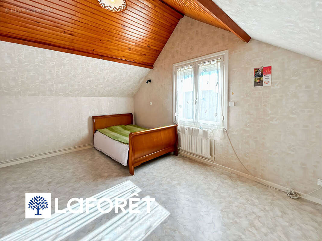 Maison à SAINTE-GENEVIEVE-DES-BOIS