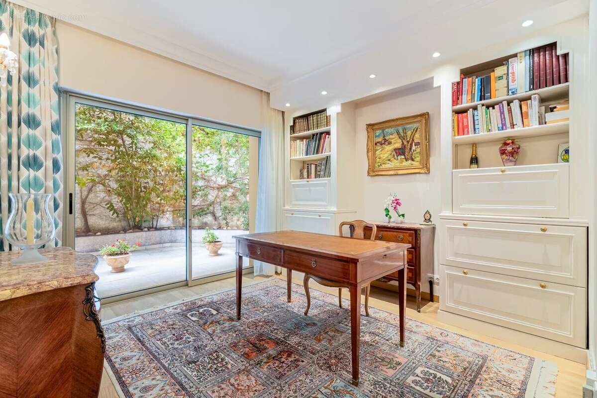 Appartement à VALLAURIS