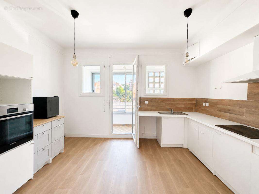 Appartement à MARSEILLE-2E