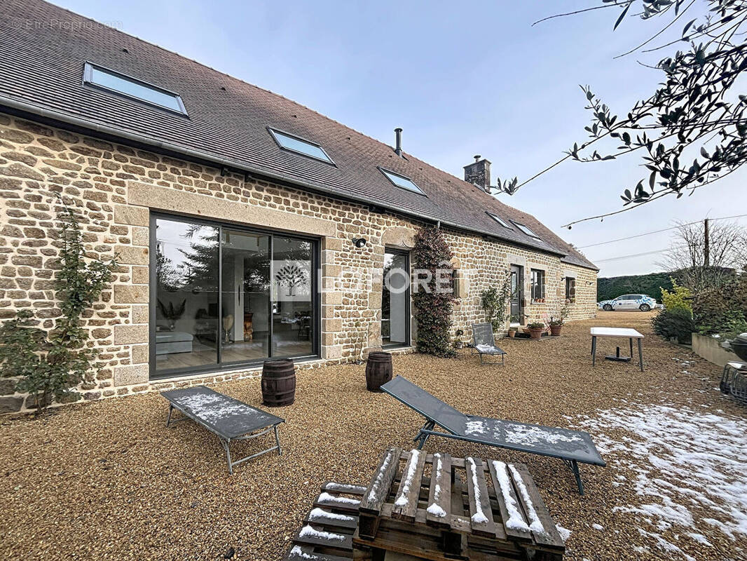 Maison à SAINT-BOMER-LES-FORGES