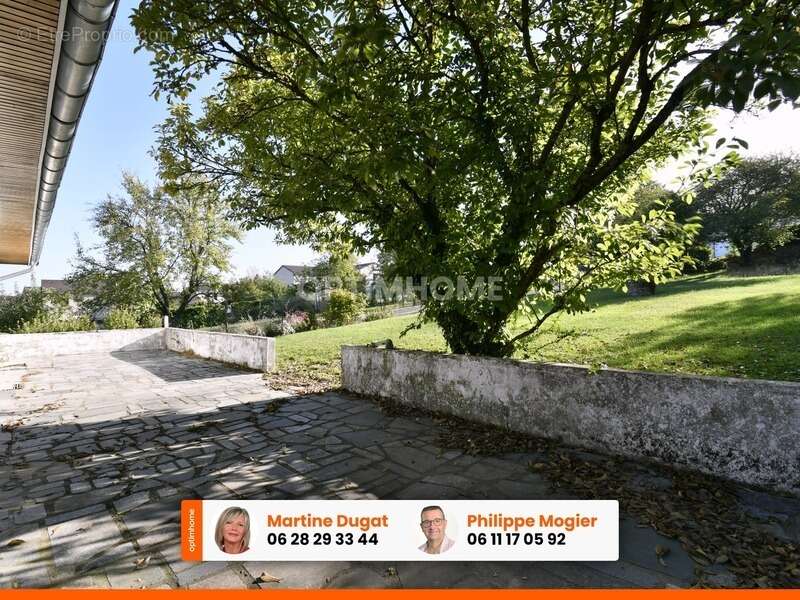 Maison à CREUZIER-LE-VIEUX