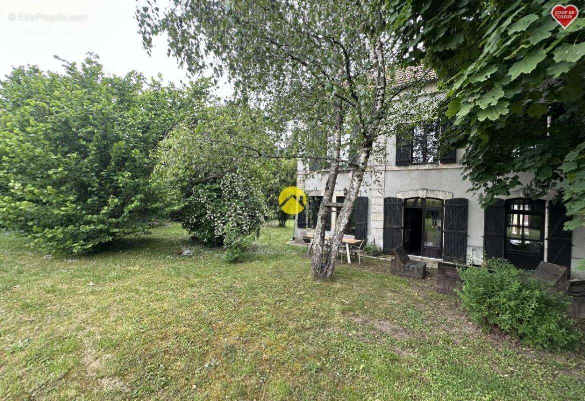 Maison à JOUET-SUR-L&#039;AUBOIS