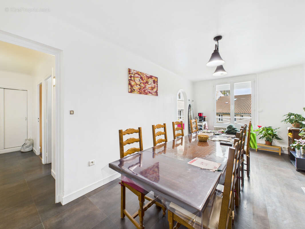 Appartement à JONZIEUX