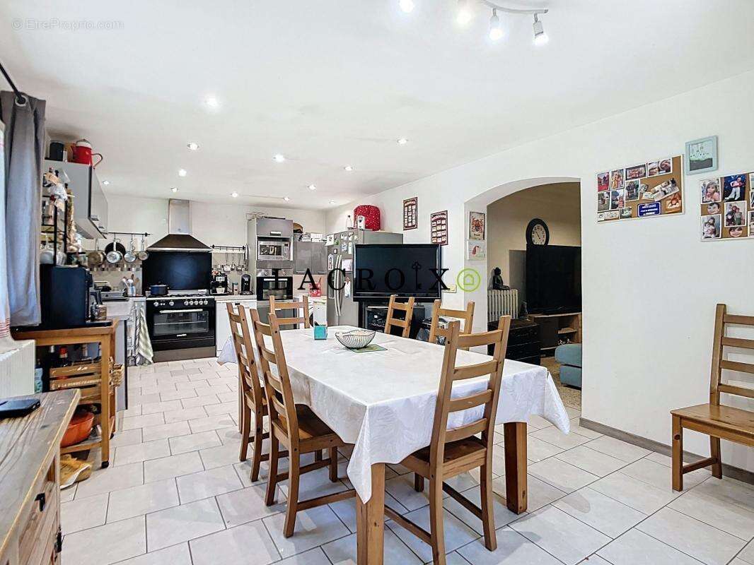 Maison à PERNES-LES-FONTAINES