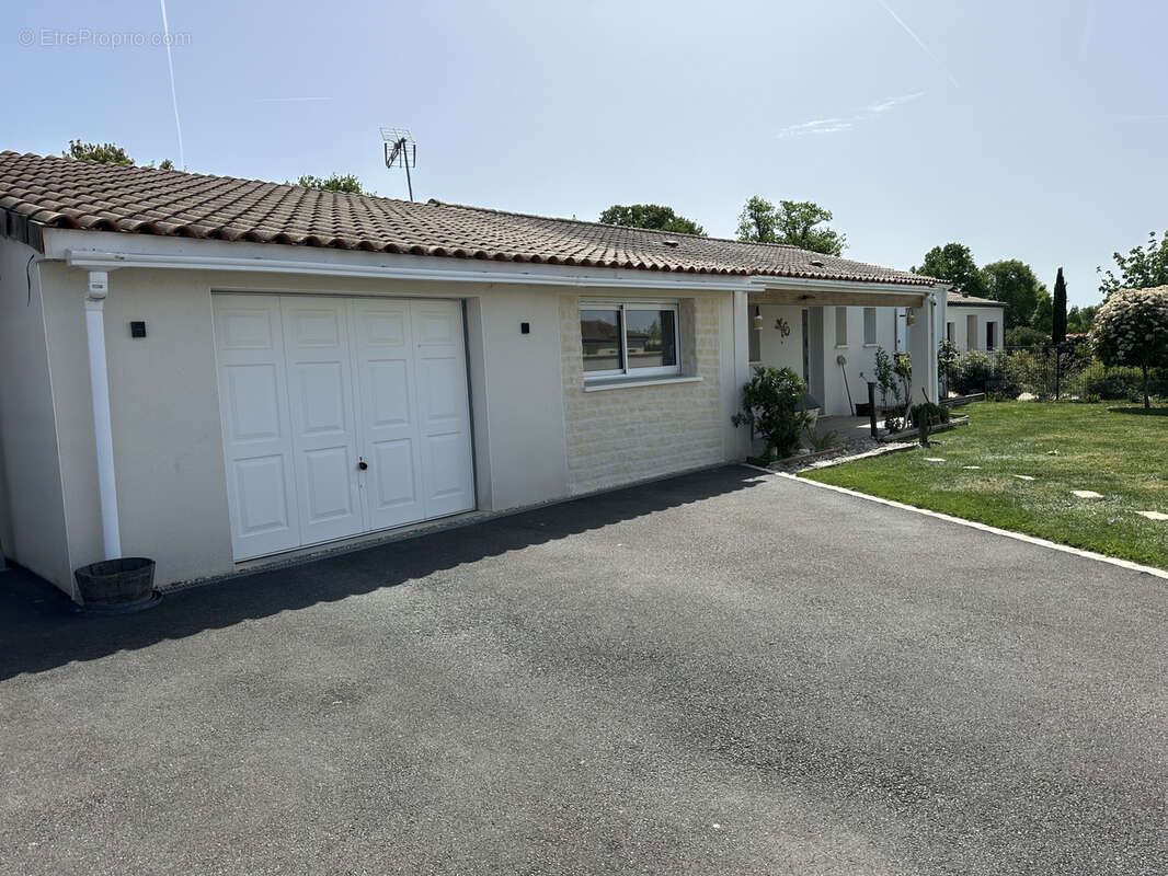 Maison à TRIAC-LAUTRAIT