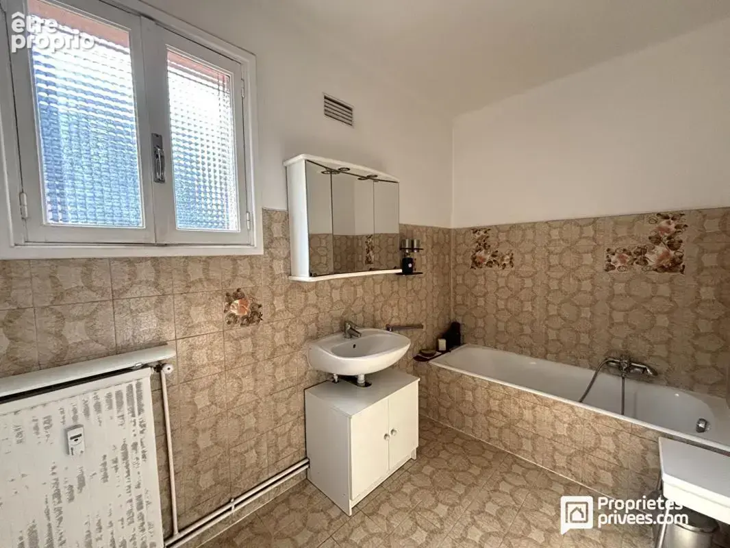 Appartement spacieux avec terrasse et parking, quartier Saint-François - Grasse - photo 10