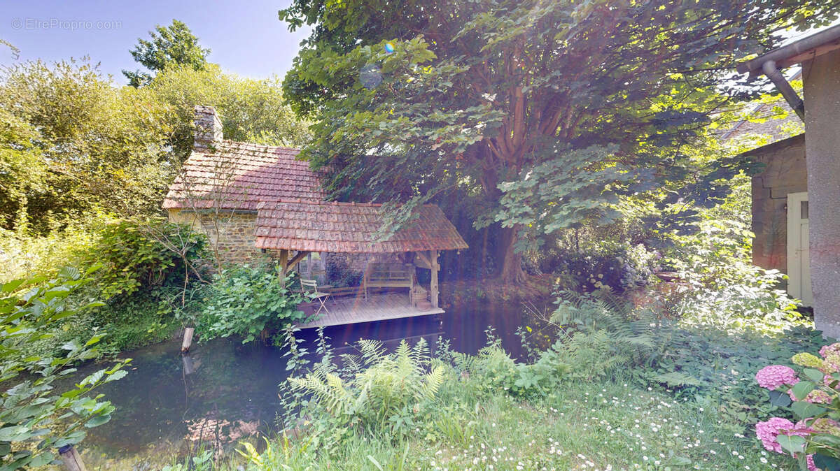 Propriété de caractère avec maison, moulin, dépendances et bief en eau - photo 17