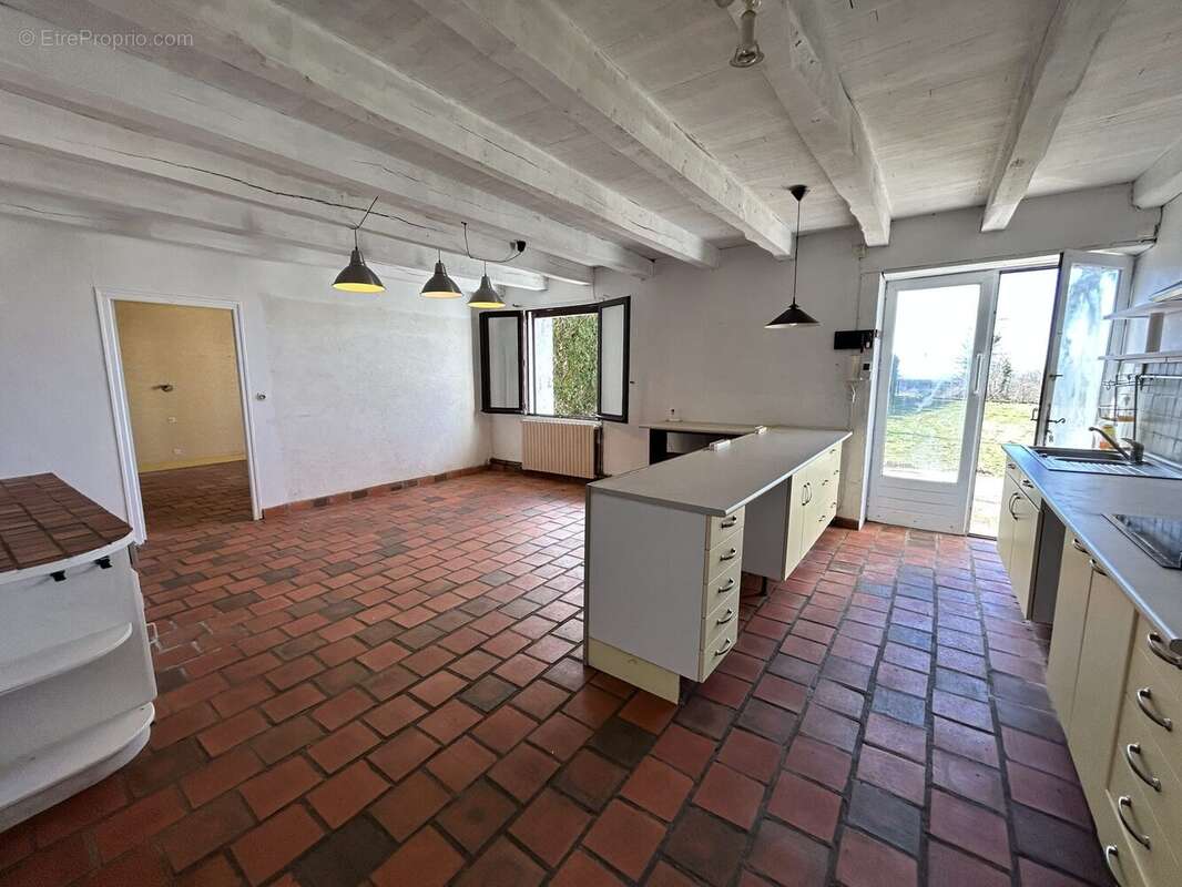 Maison à YVRAC-ET-MALLEYRAND