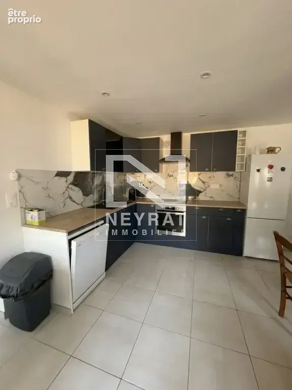 Maison de plain-pied entièrement rénovée avec garage et cour - photo 3