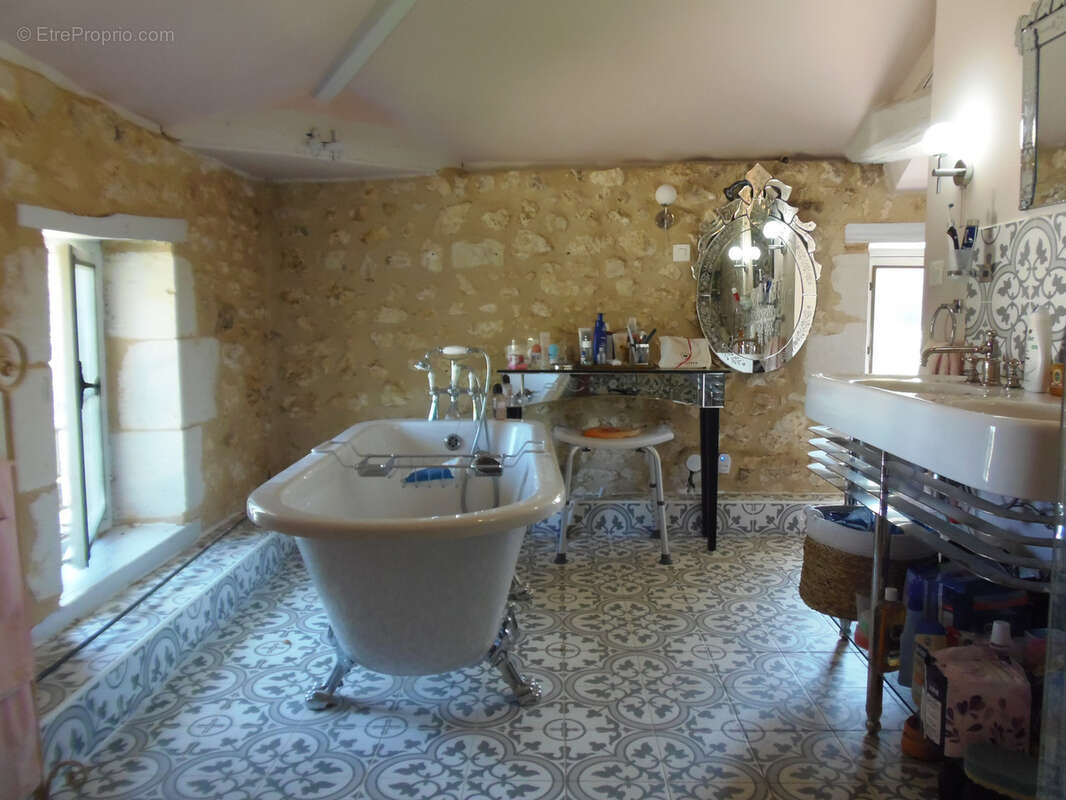 Maison à SAINT-THOMAS-DE-CONAC