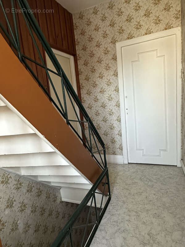 Exclusivite-immeuble de rapport composé de 3 studios  tous loués - photo 7