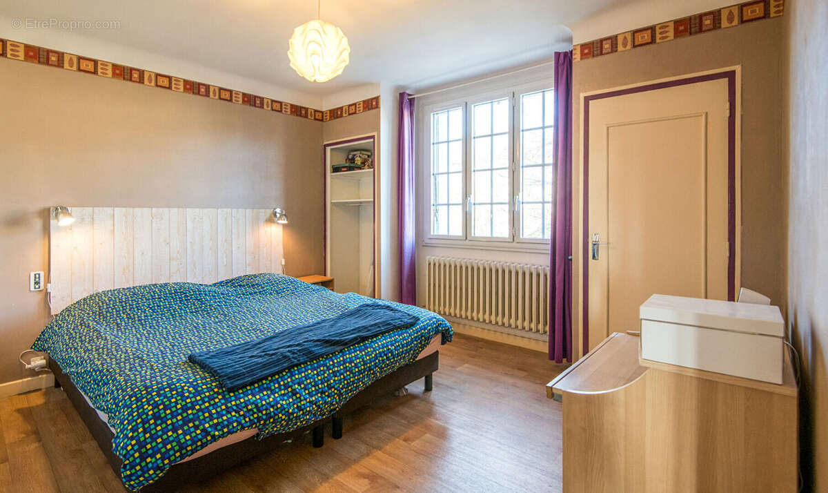 Maison à ONET-LE-CHATEAU