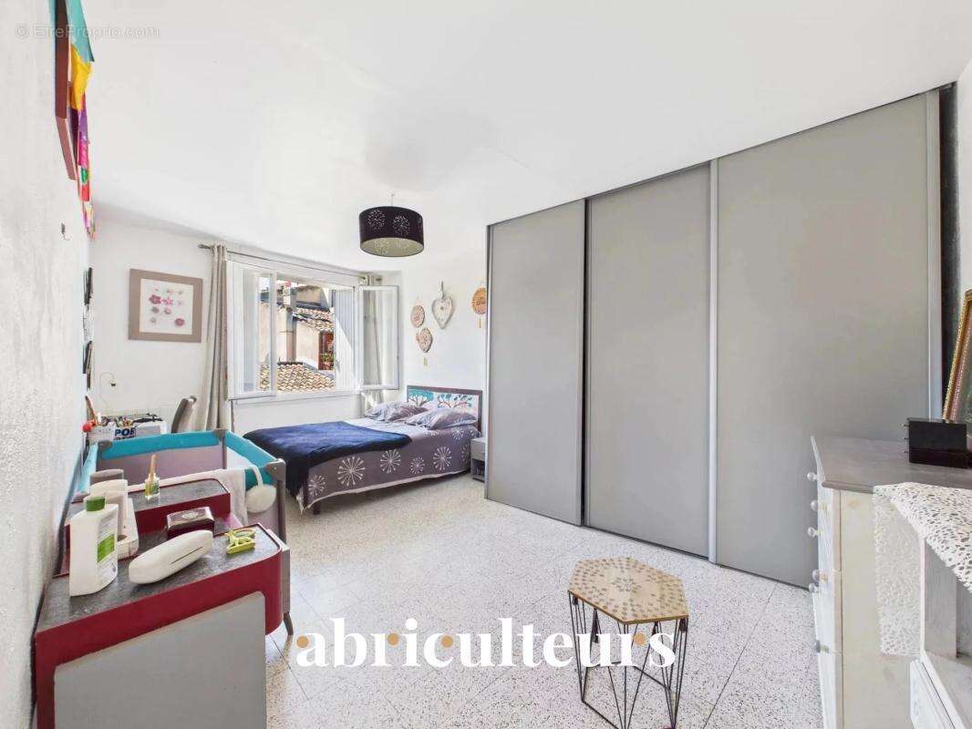 Maison à LA ROQUE-D'ANTHERON