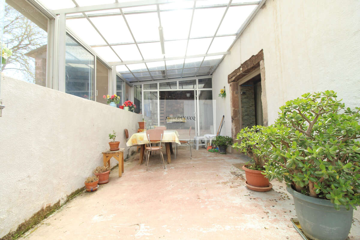 Grande propriété de 235 m2 à rénover   Terrain de plus de 1 500 m2, avec dépendances - photo 19