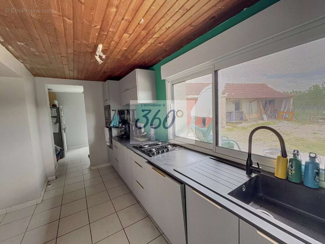 Maison à MONTRET