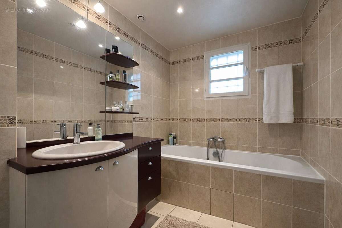 Maison à LA CHAPELLE-EN-SERVAL