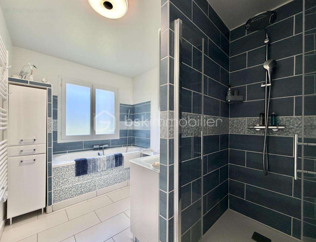 SUPERBE MAISON DE PLAIN-PIED DE 130 m² - 4 Chambres - Terrain 2 327 m² - DPE B - Sans Vis-à-Vis - Armentières-en-Brie - photo 14