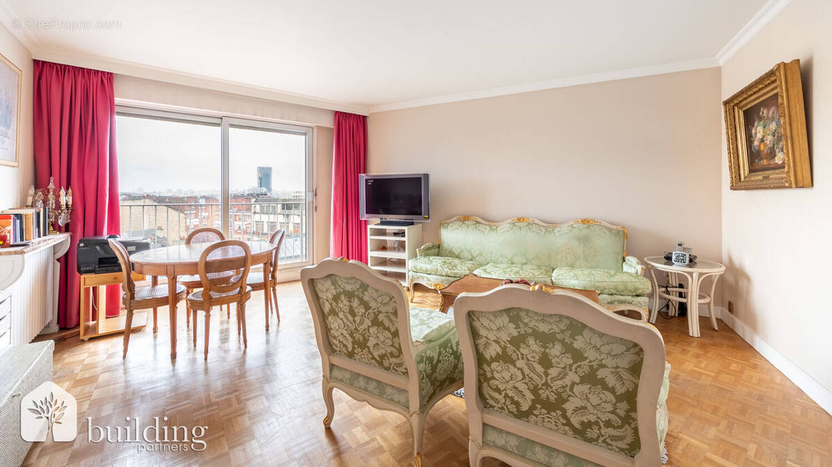 Appartement à PARIS-16E