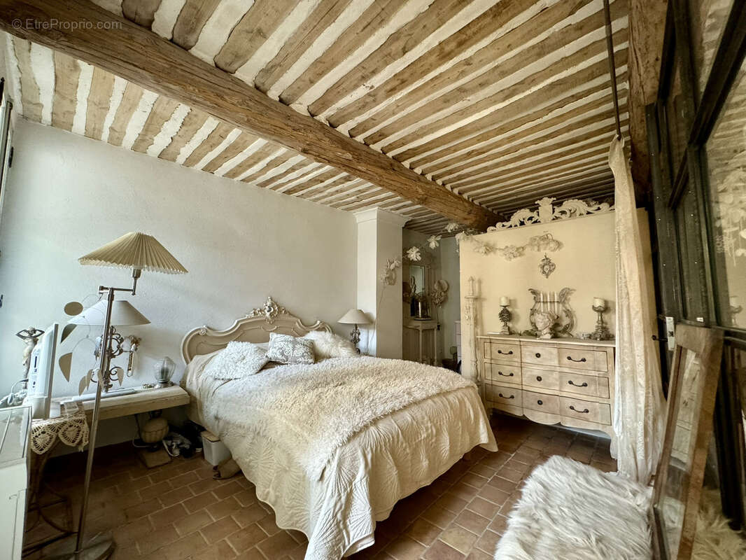 Maison à L'ISLE-SUR-LA-SORGUE