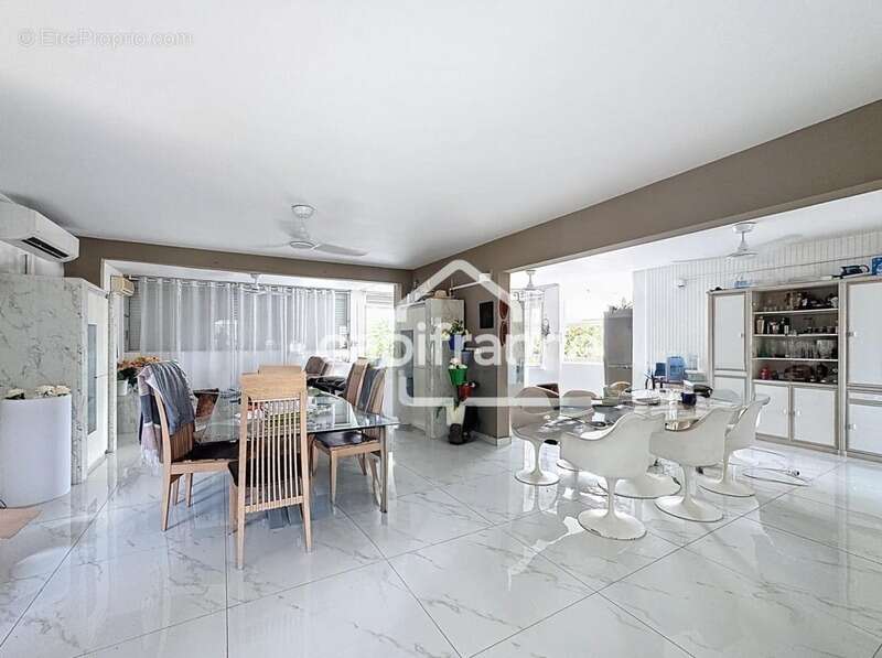 Maison à LES ABYMES