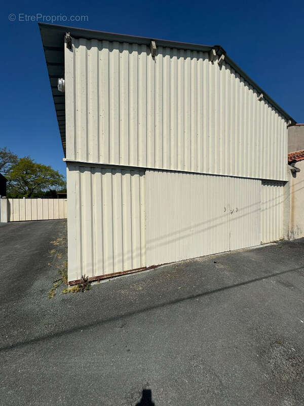 AIZENAY, maison 5 chambres et grandes dépendances sur 2 535 m2 de terrain - photo 12
