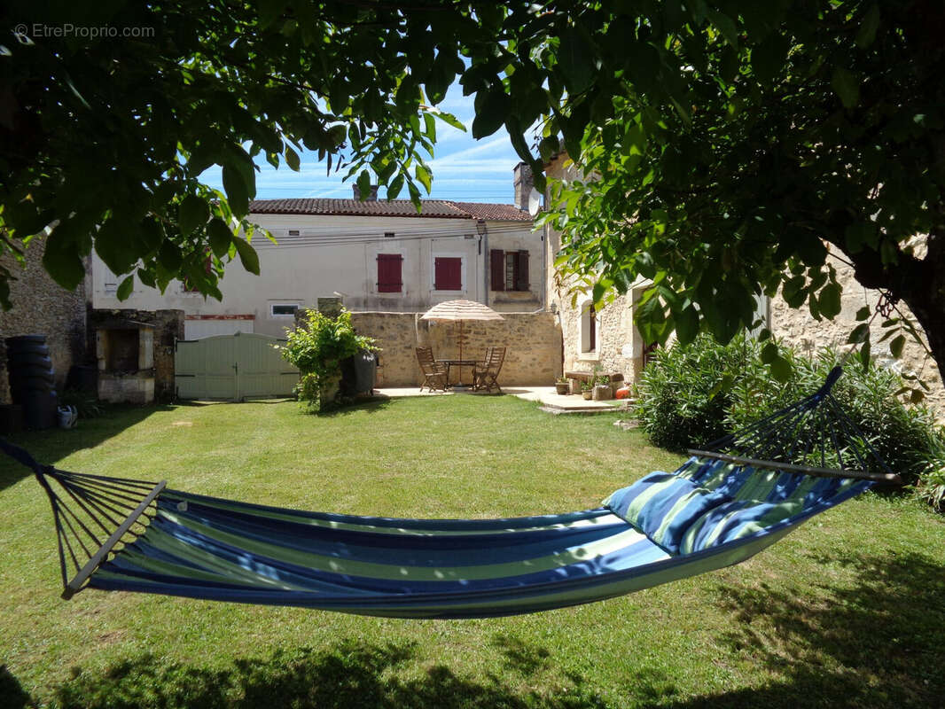 Maison à LA TOUR-BLANCHE
