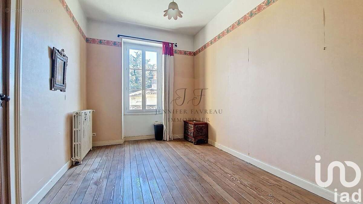Maison 396 m² à Saint-Germain-Du-Puch  - photo 3