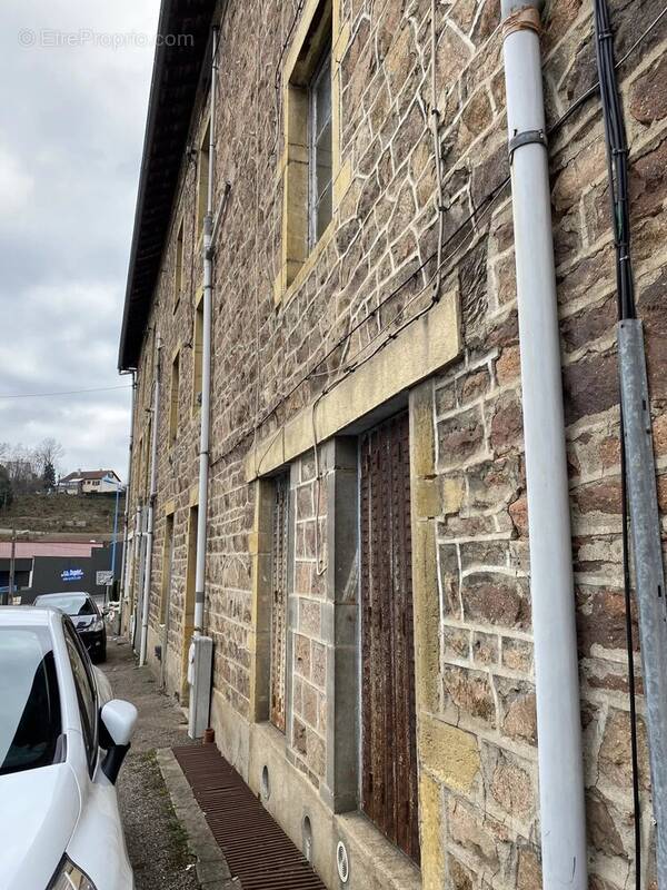 Appartement à COURS-LA-VILLE