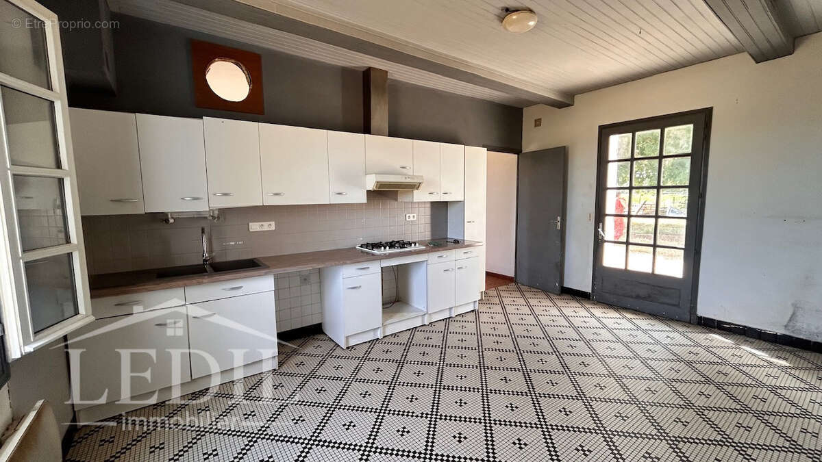 Maison à COURS-DE-PILE