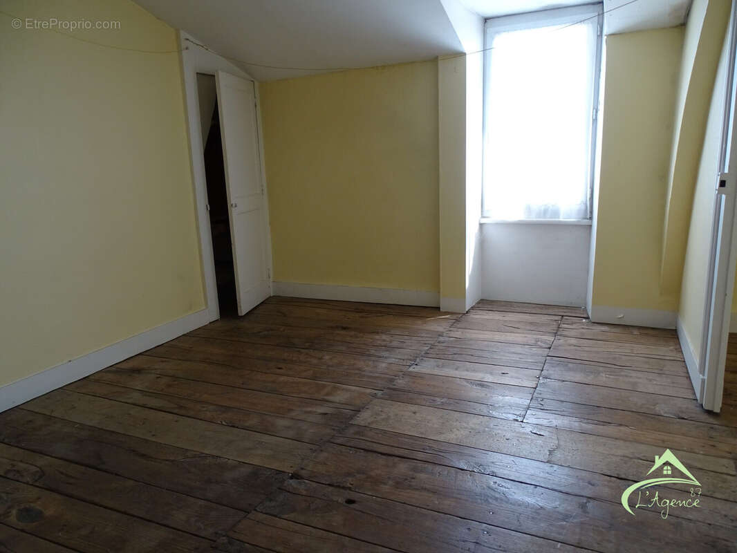 Maison à SAINT-JUNIEN