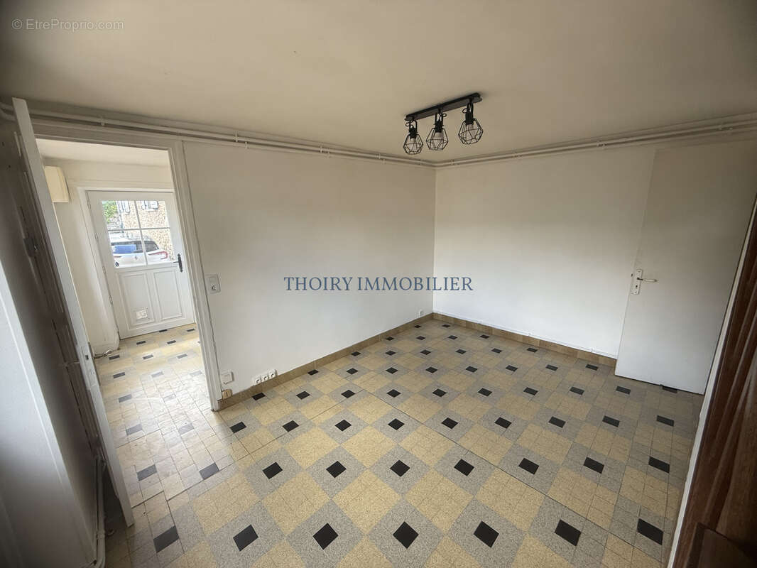 Maison à THOIRY