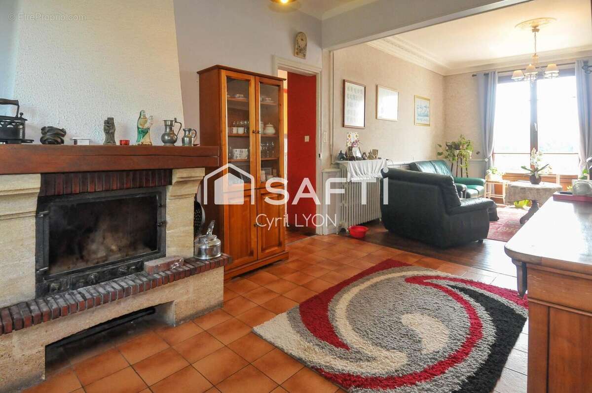 Maison 144 m² à Saint-Clement-Des-Levees  - photo 2