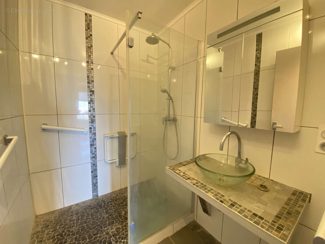 Appartement à PIERRE-BENITE