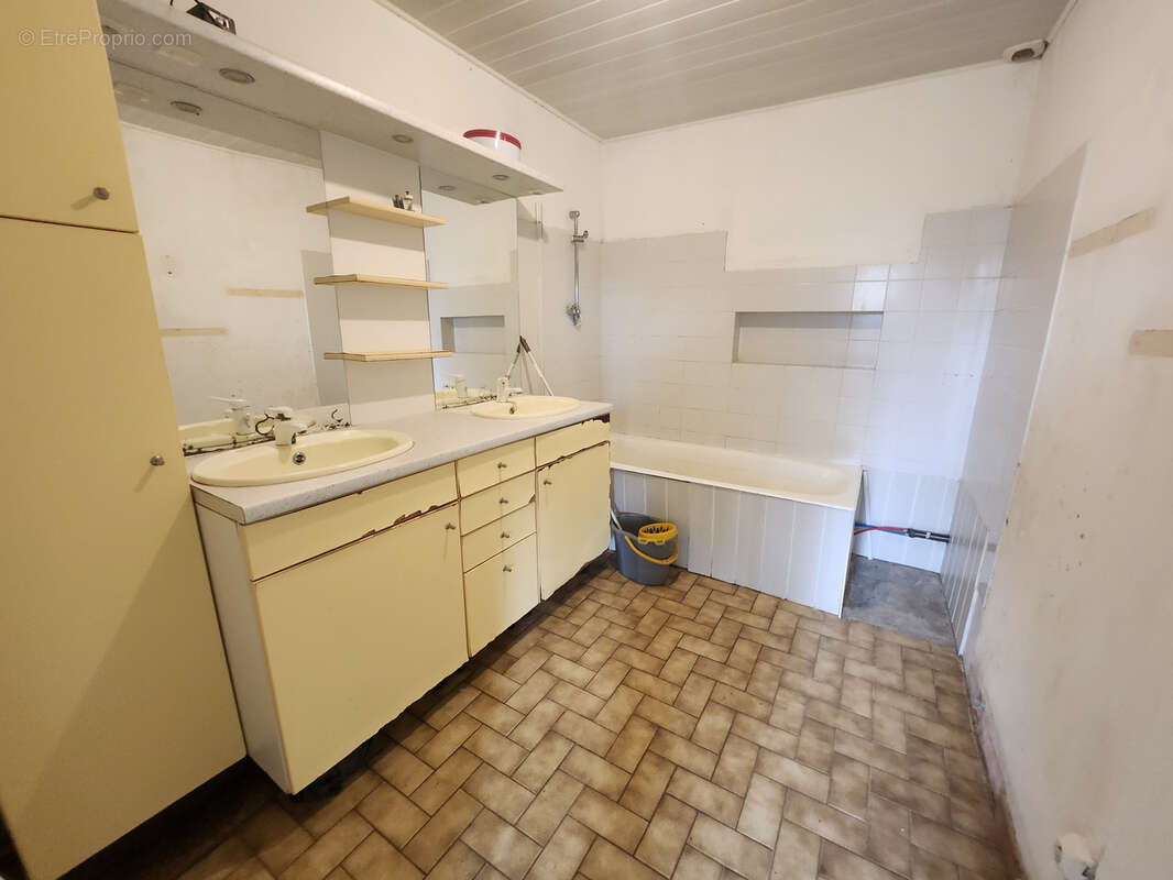 Maison à SAINTE-GEMME-LA-PLAINE