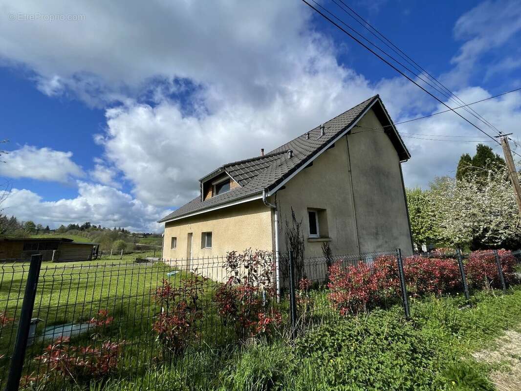 Maison à SAINT-YRIEIX-LA-PERCHE