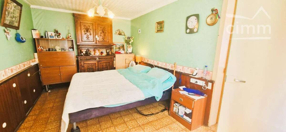 Maison à MONTAGNIEU