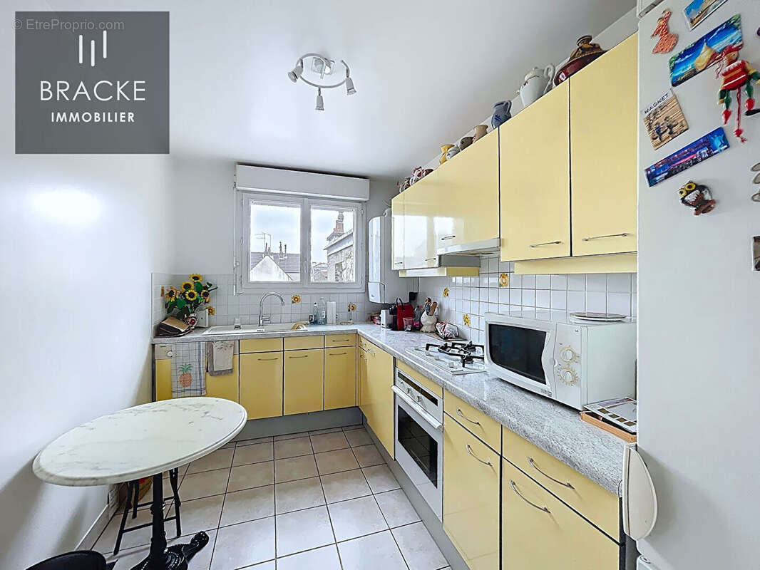 Appartement à COURBEVOIE