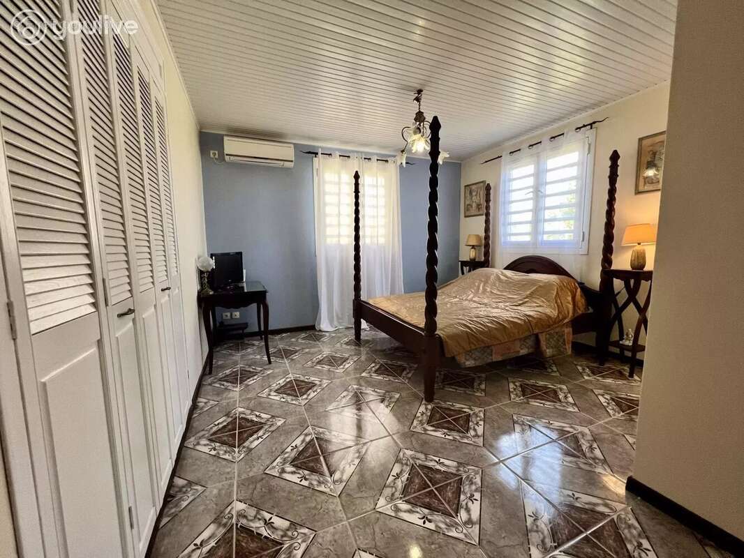 Maison à RIVIERE-SALEE