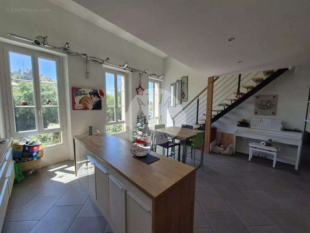 Appartement à ROQUEVAIRE