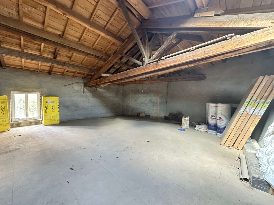 Appartement à RENAISON